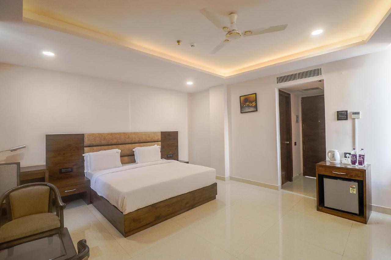 Fabhotel Mid Town Grand Panchkula Bagian luar foto