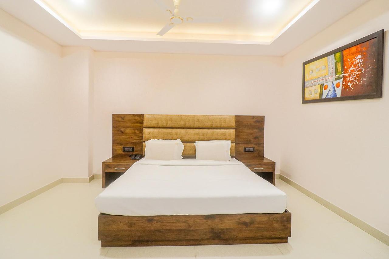 Fabhotel Mid Town Grand Panchkula Bagian luar foto
