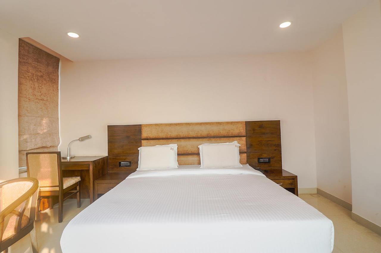 Fabhotel Mid Town Grand Panchkula Bagian luar foto