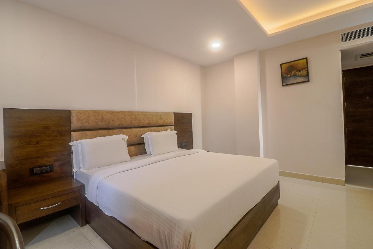 Fabhotel Mid Town Grand Panchkula Bagian luar foto