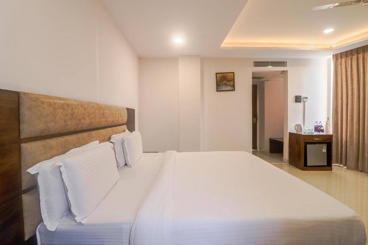 Fabhotel Mid Town Grand Panchkula Bagian luar foto