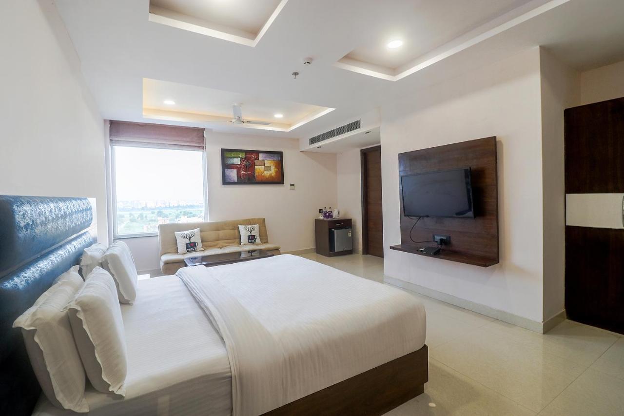 Fabhotel Mid Town Grand Panchkula Bagian luar foto
