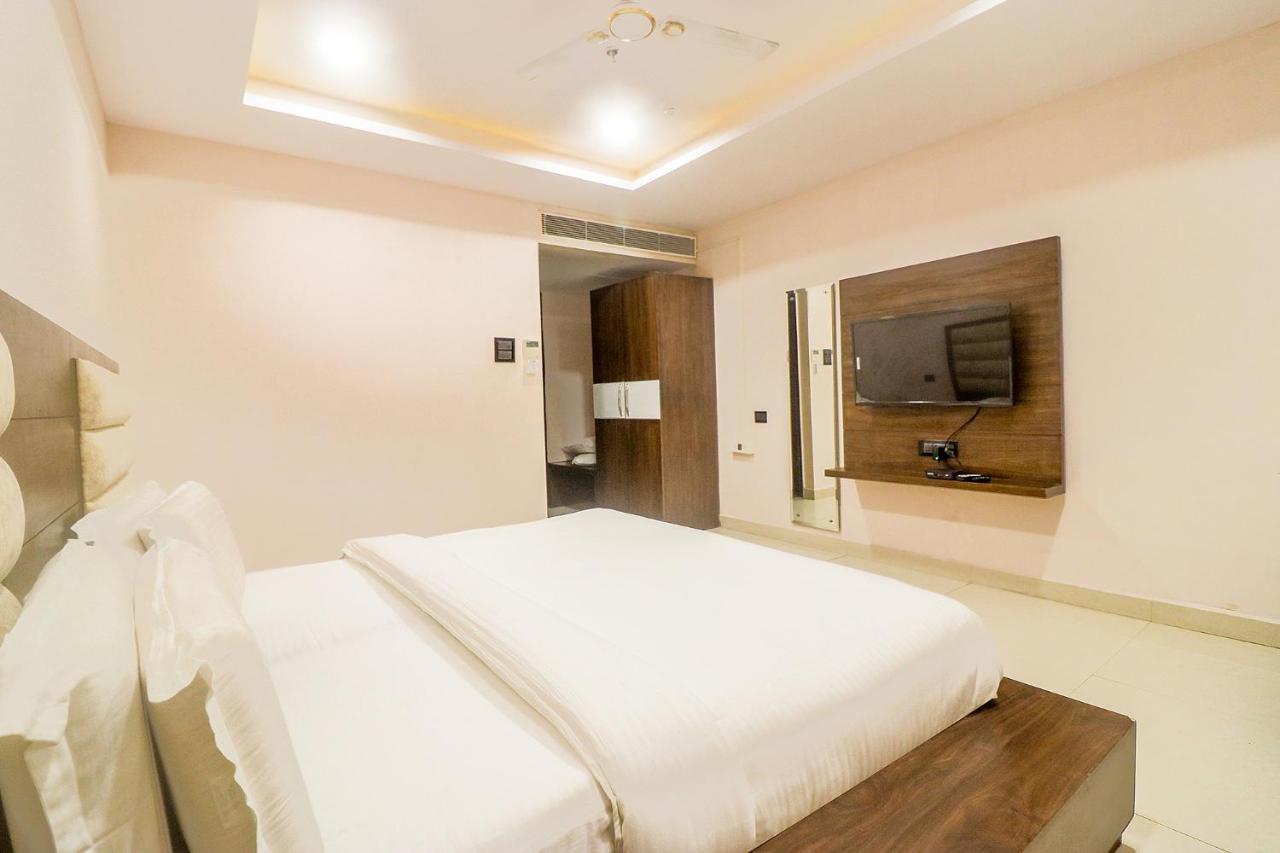 Fabhotel Mid Town Grand Panchkula Bagian luar foto
