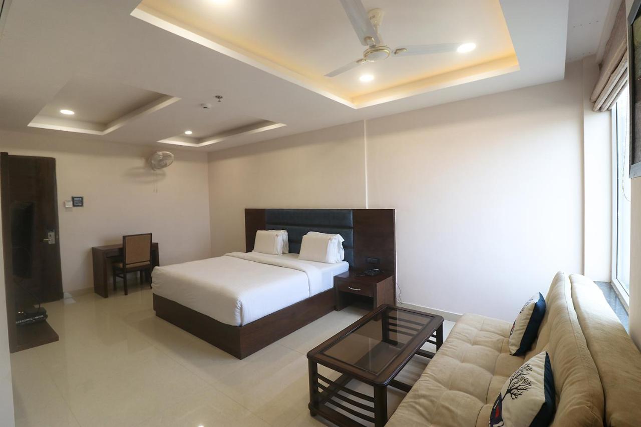 Fabhotel Mid Town Grand Panchkula Bagian luar foto