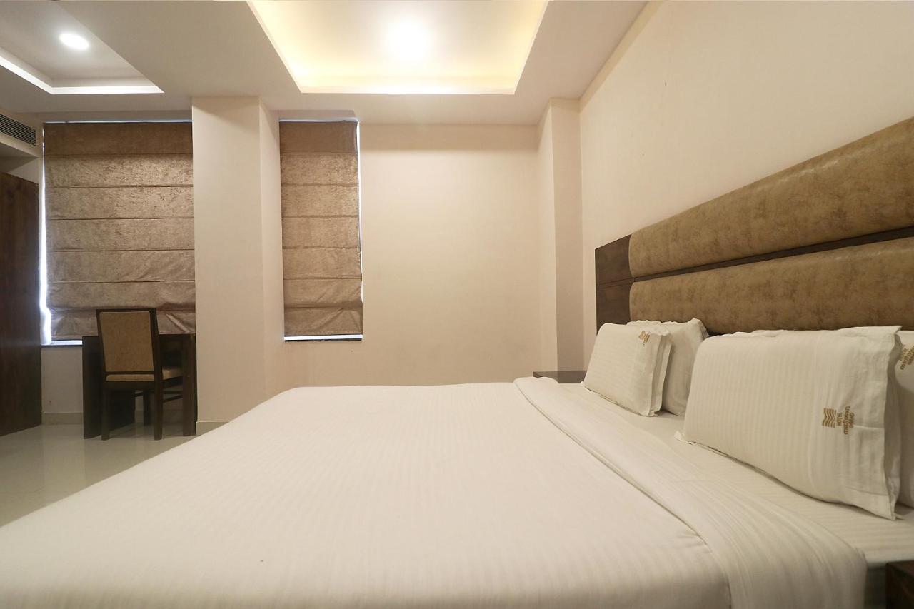 Fabhotel Mid Town Grand Panchkula Bagian luar foto
