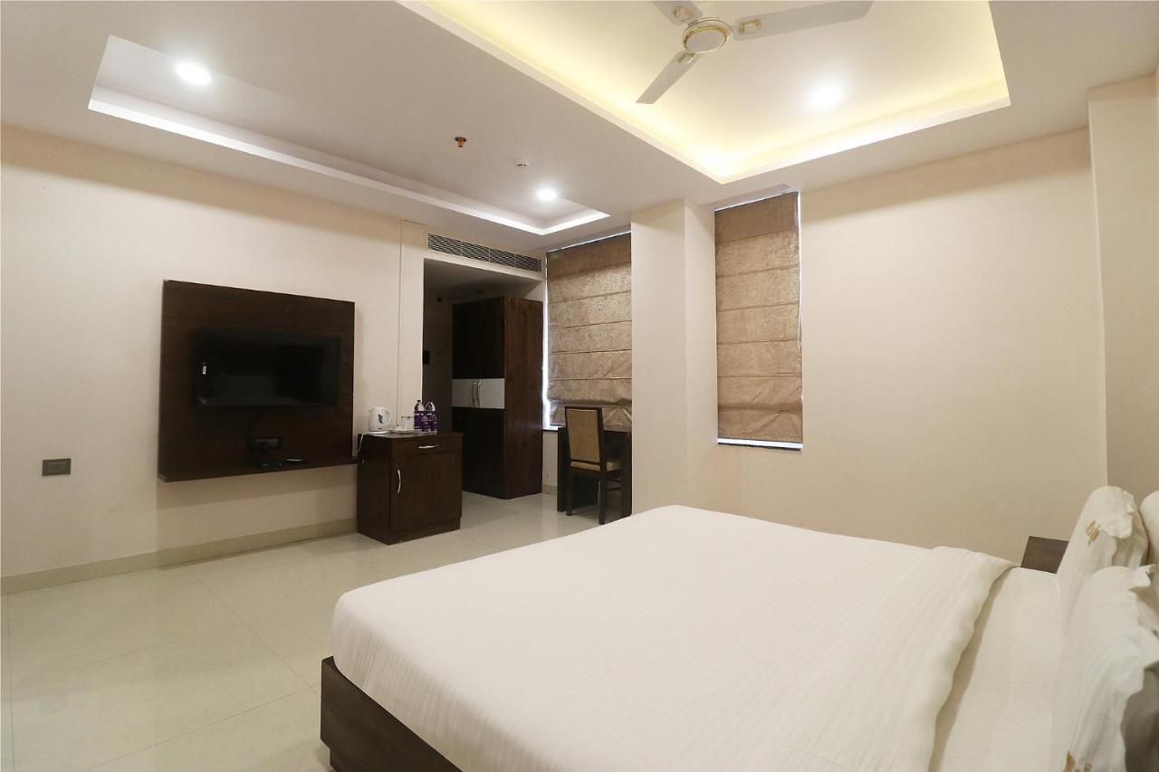 Fabhotel Mid Town Grand Panchkula Bagian luar foto