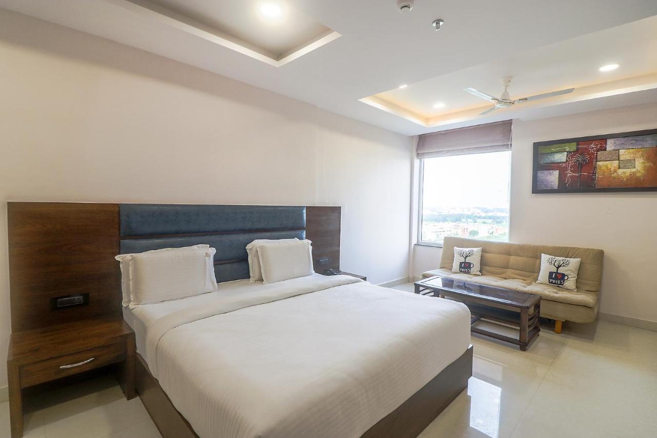 Fabhotel Mid Town Grand Panchkula Bagian luar foto