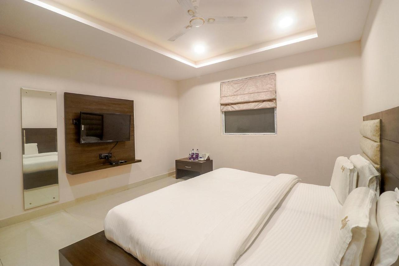 Fabhotel Mid Town Grand Panchkula Bagian luar foto