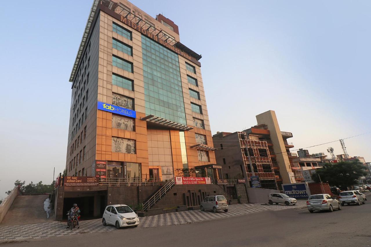Fabhotel Mid Town Grand Panchkula Bagian luar foto
