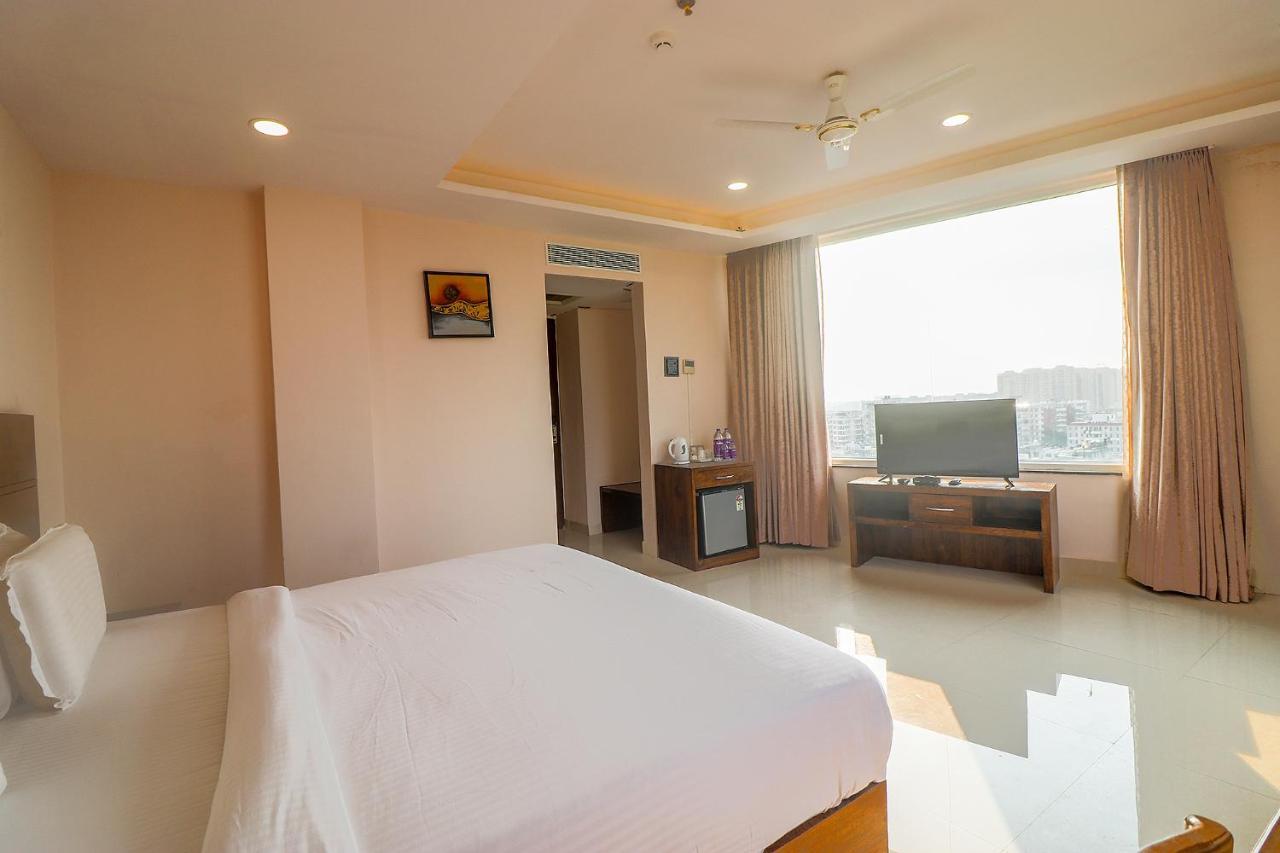 Fabhotel Mid Town Grand Panchkula Bagian luar foto