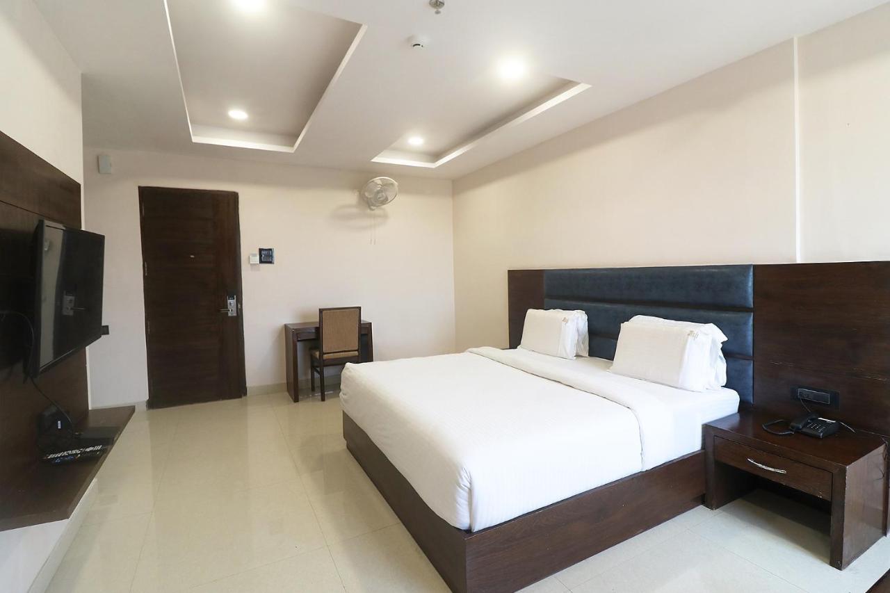 Fabhotel Mid Town Grand Panchkula Bagian luar foto