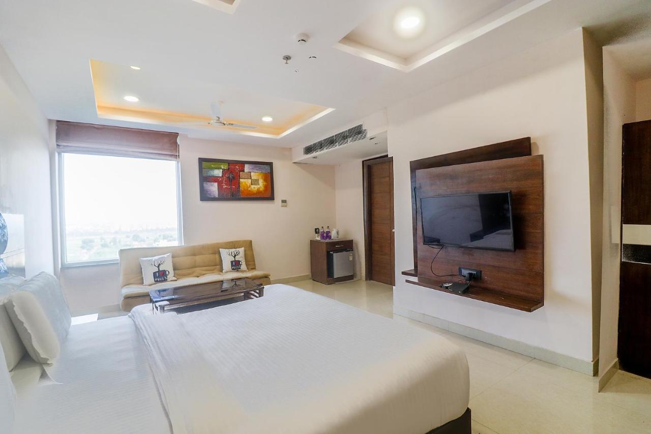 Fabhotel Mid Town Grand Panchkula Bagian luar foto