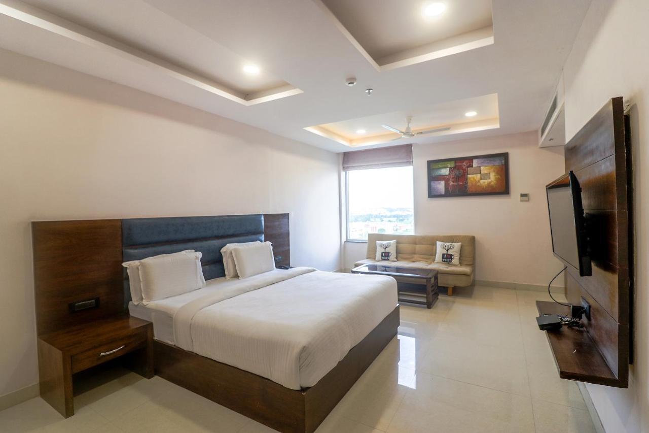 Fabhotel Mid Town Grand Panchkula Bagian luar foto